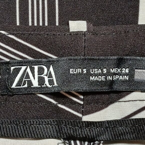 ZARA Black & White Shorts - Like New. - Picture 5 of 7